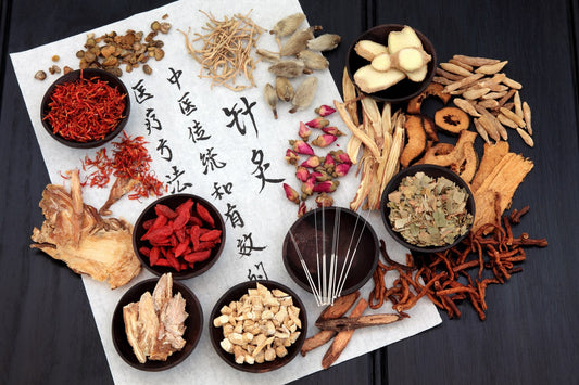 Hanbang und Kampo: Die alte Kraft traditioneller Kräuter in der modernen asiatischen Kosmetik (2025)