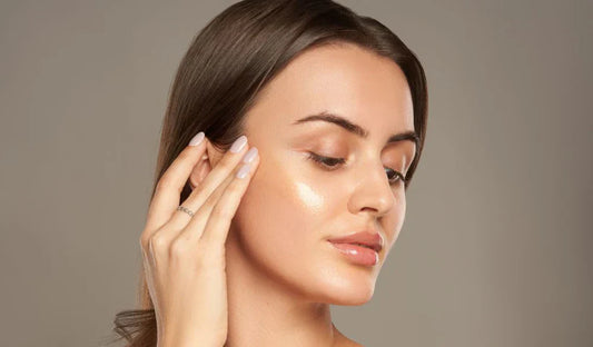 Peptide: Die intelligenten „Architekten“ für eine gefestigte Haut ab 45 in der koreanischen und japanischen Kosmetik